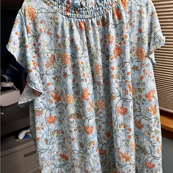 Women's mock neck flowy - sleeveless top - size MEDIUM - NWOT - blue/floral - Picture 3 of 6